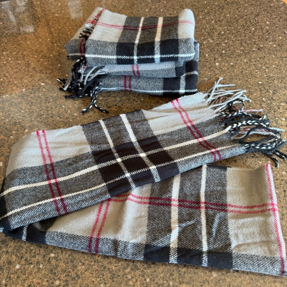 NEW Dockers Plaid Scarf in Gray and Black with Red Accents